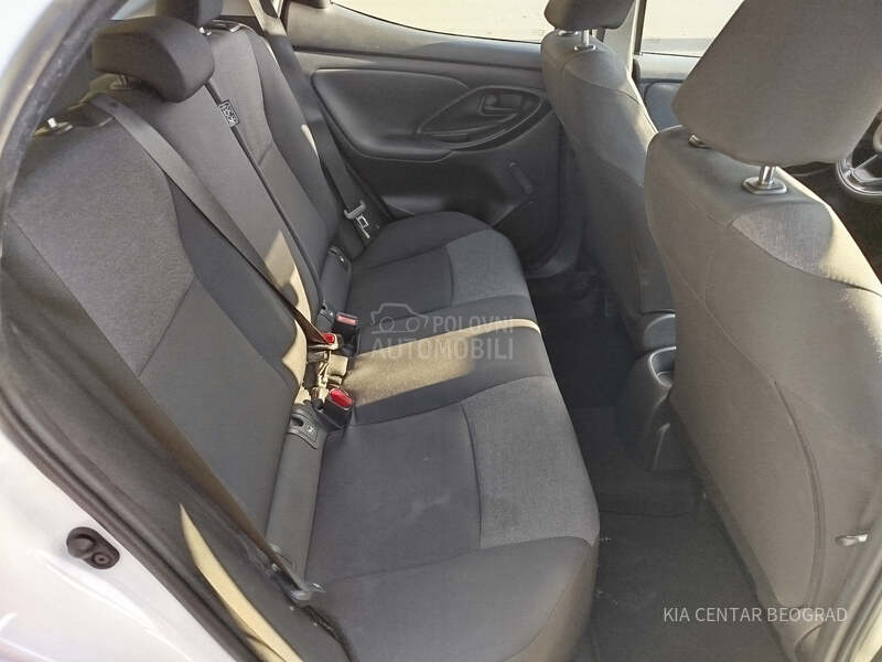 Toyota Yaris 1.0 LUNA M/T