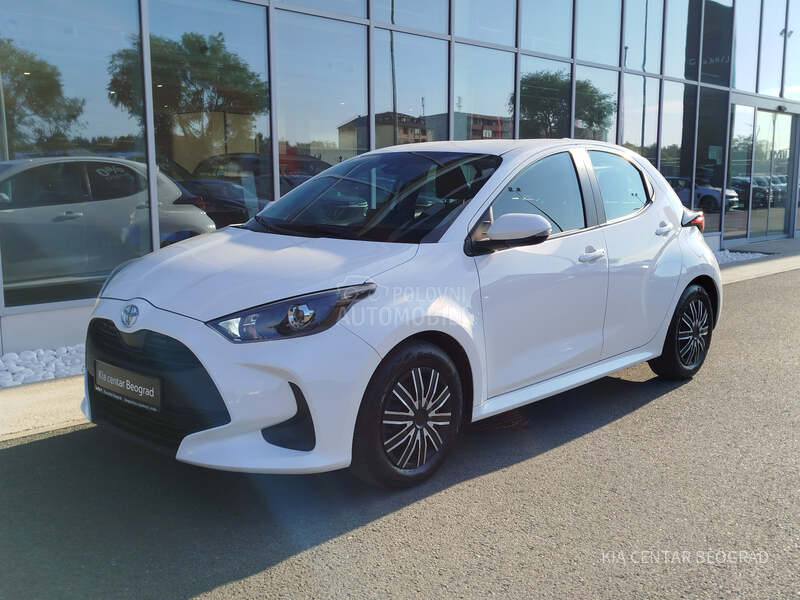 Toyota Yaris 1.0 LUNA M/T