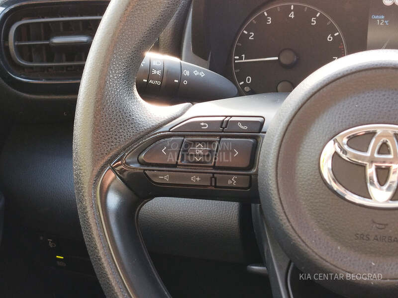 Toyota Yaris 1.0 LUNA M/T