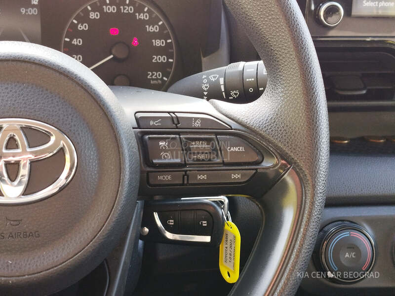 Toyota Yaris 1.0 LUNA M/T
