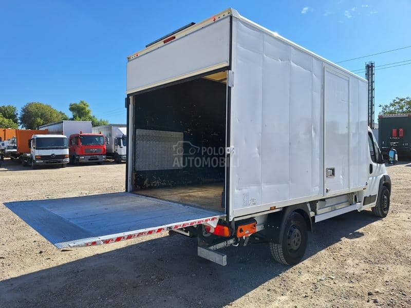 Peugeot Boxer kamion furgon rampa