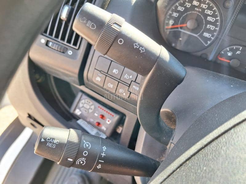 Peugeot Boxer kamion furgon rampa