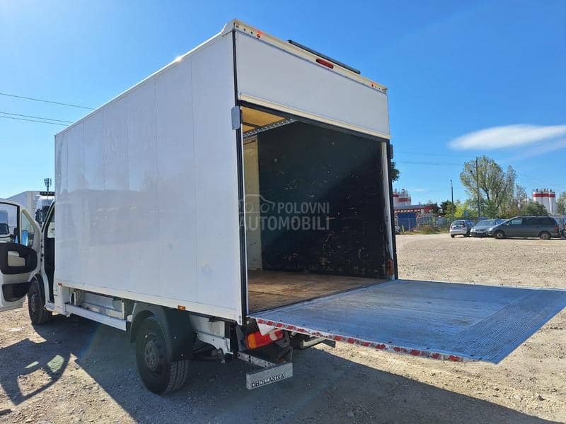 Peugeot Boxer kamion furgon rampa