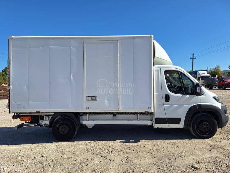 Peugeot Boxer kamion furgon rampa