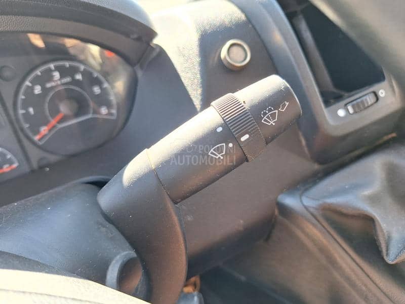 Peugeot Boxer kamion furgon rampa