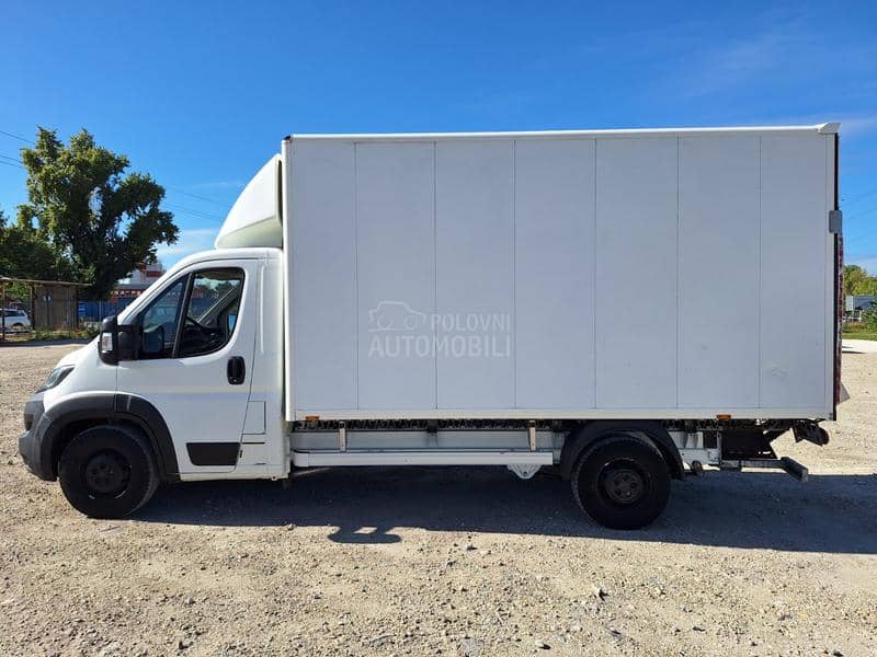 Peugeot Boxer kamion furgon rampa