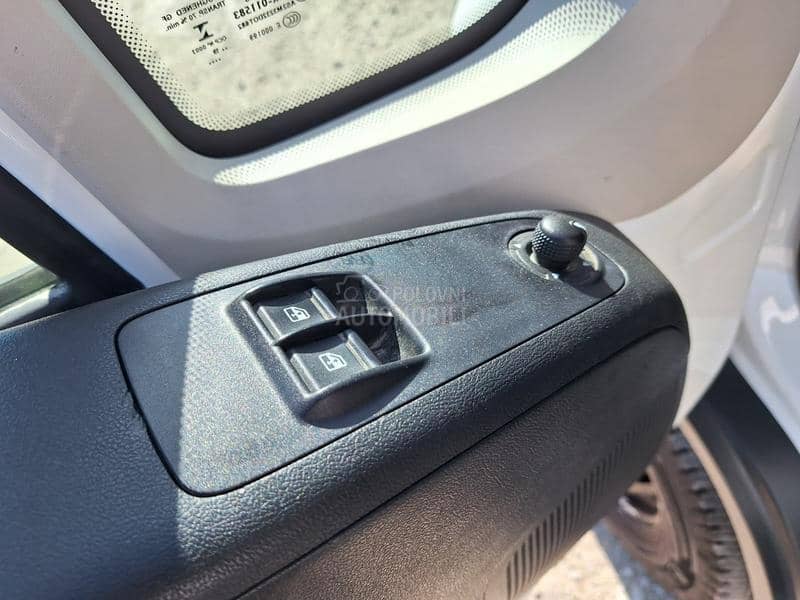 Peugeot Boxer kamion furgon rampa