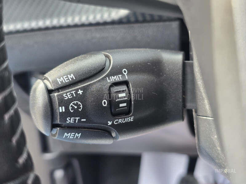 Peugeot 2008 1.2 B