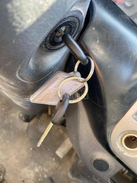 Kia K2500 3 strani Kiper