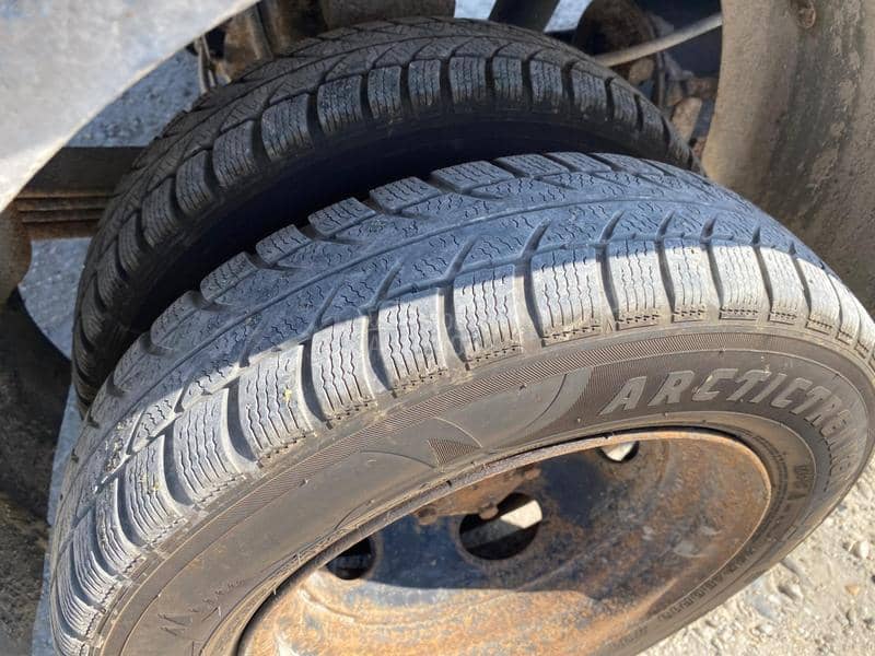 Kia K2500 3 strani Kiper