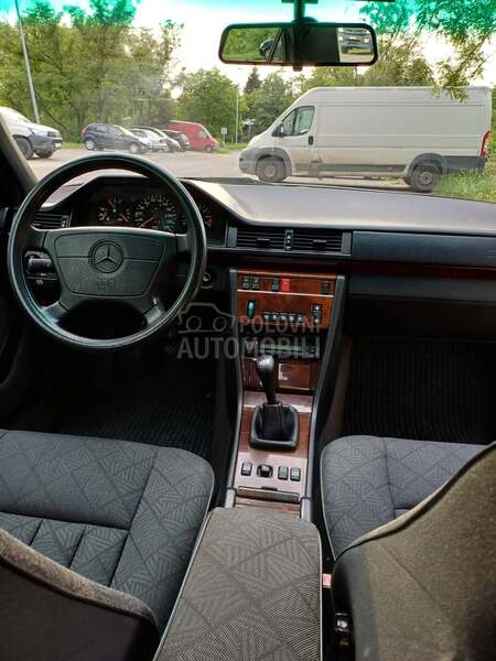 Mercedes Benz W124 E 200