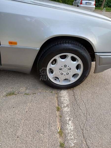 Mercedes Benz W124 E 200