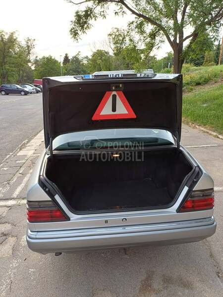Mercedes Benz W124 E 200