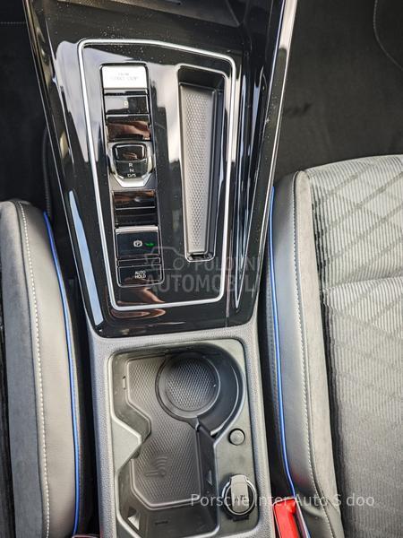 Volkswagen Golf 8 2.0 TDI R-LINE DSG