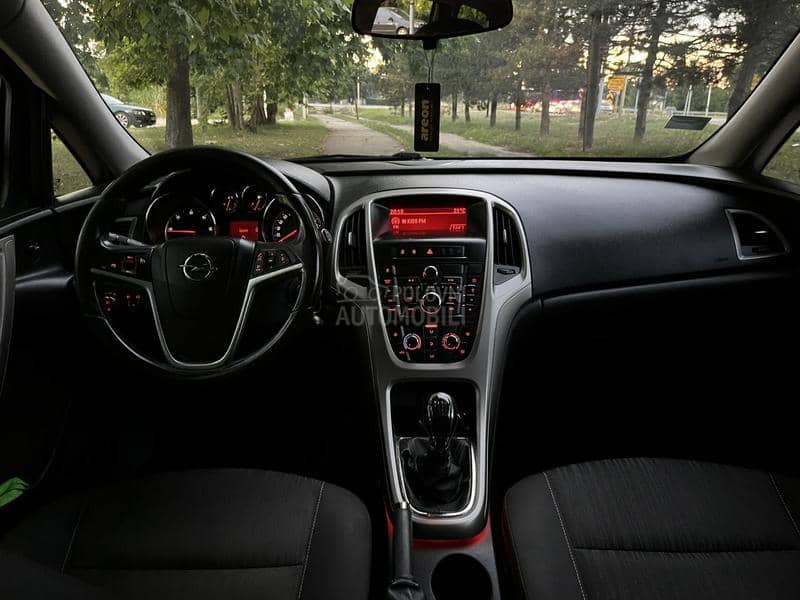 Opel Astra J 