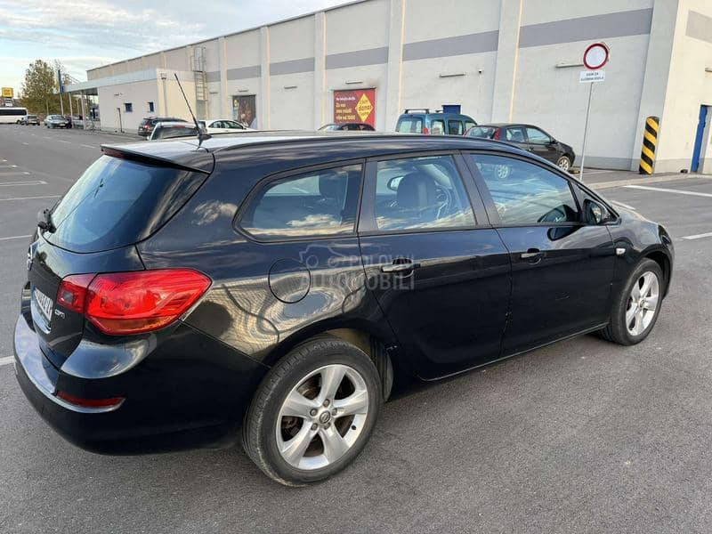Opel Astra J 