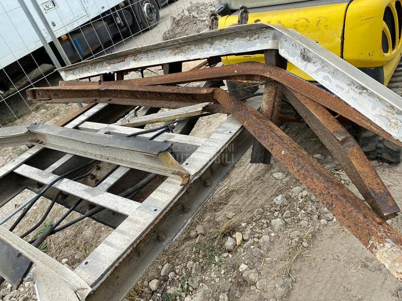 KLASI prikolica oštećen