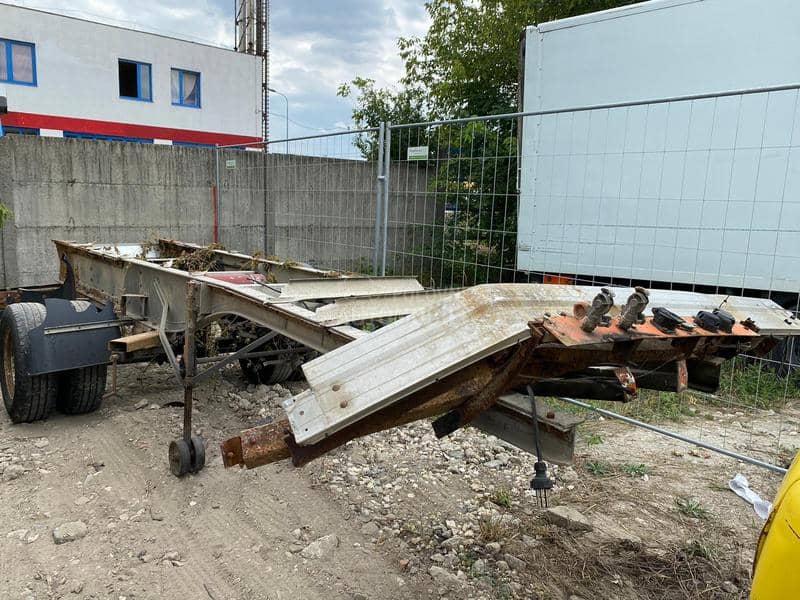 KLASI prikolica oštećen