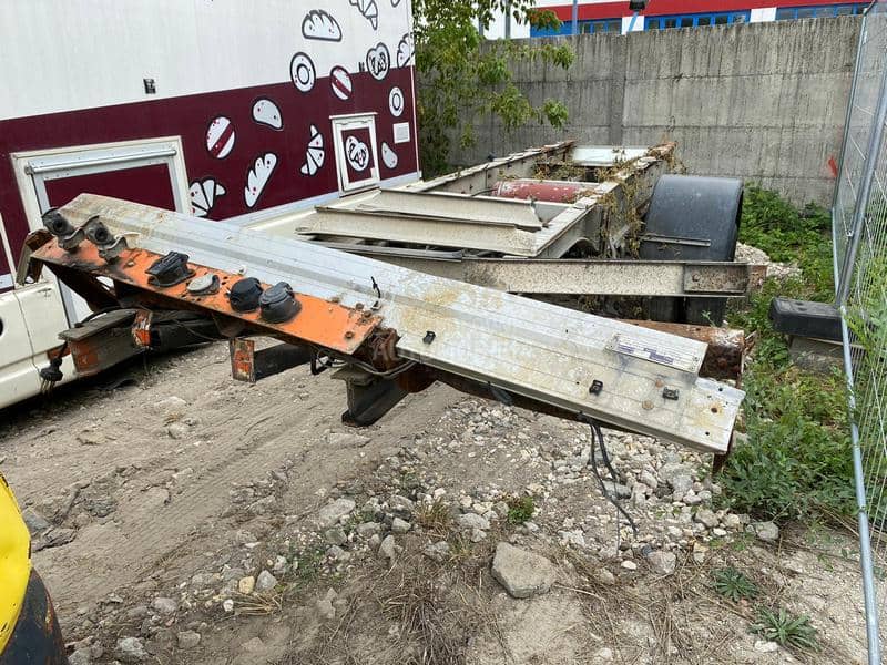 KLASI prikolica oštećen