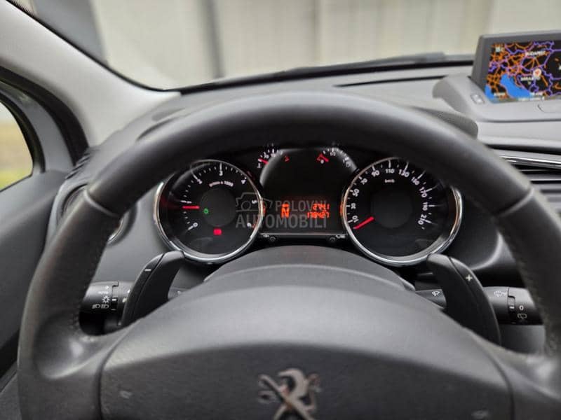 Peugeot 3008 1.6 Hdi/Nav/Aut Nov Peugeot 3008 1.6 Hdi/Nav/Aut Nov