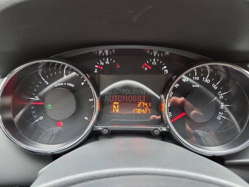 Peugeot 3008 1.6 Hdi/Nav/Aut Nov Peugeot 3008 1.6 Hdi/Nav/Aut Nov