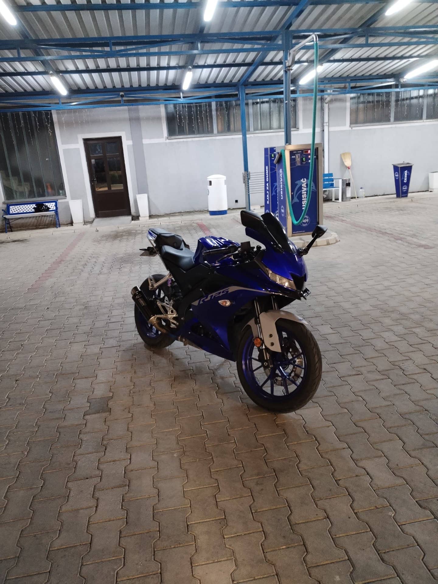 Yamaha r125 HITNO