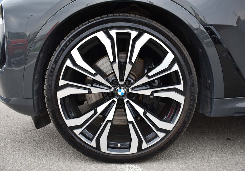 BMW X7 40d xDrive M paket