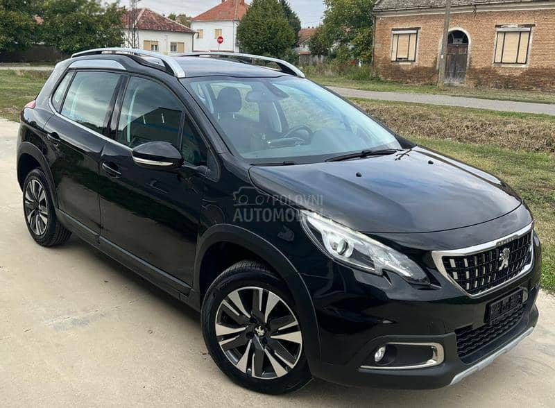 Peugeot 2008 1.2 Allure PANO CH