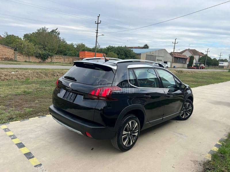 Peugeot 2008 1.2 Allure PANO CH