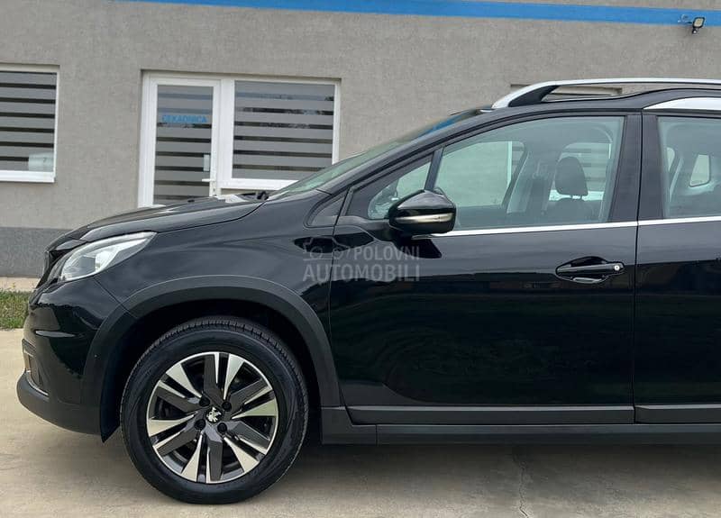 Peugeot 2008 1.2 Allure PANO CH