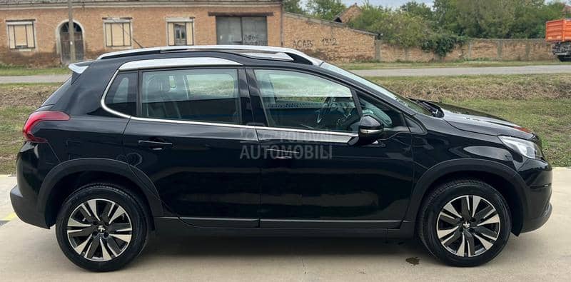 Peugeot 2008 1.2 Allure PANO CH