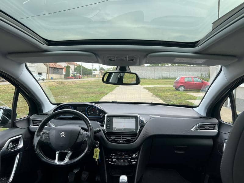 Peugeot 2008 1.2 Allure PANO CH