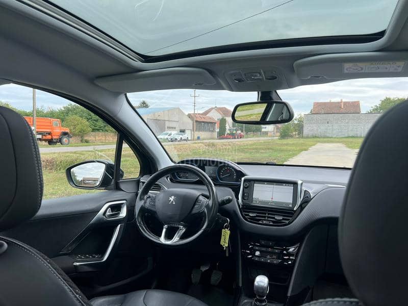 Peugeot 2008 1.2 Allure PANO CH