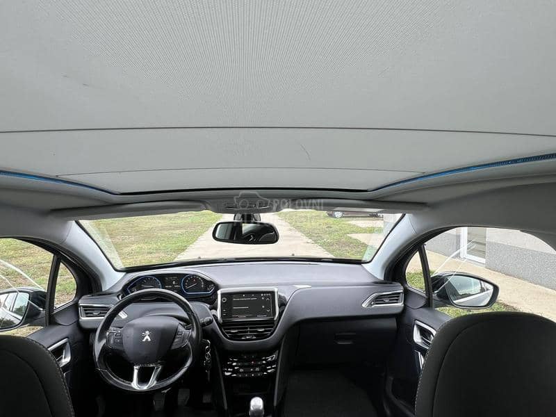 Peugeot 2008 1.2 Allure PANO CH