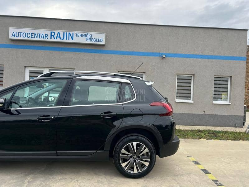 Peugeot 2008 1.2 Allure PANO CH