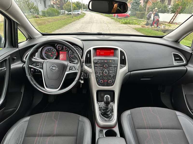 Opel Astra J 1.4 TURBO