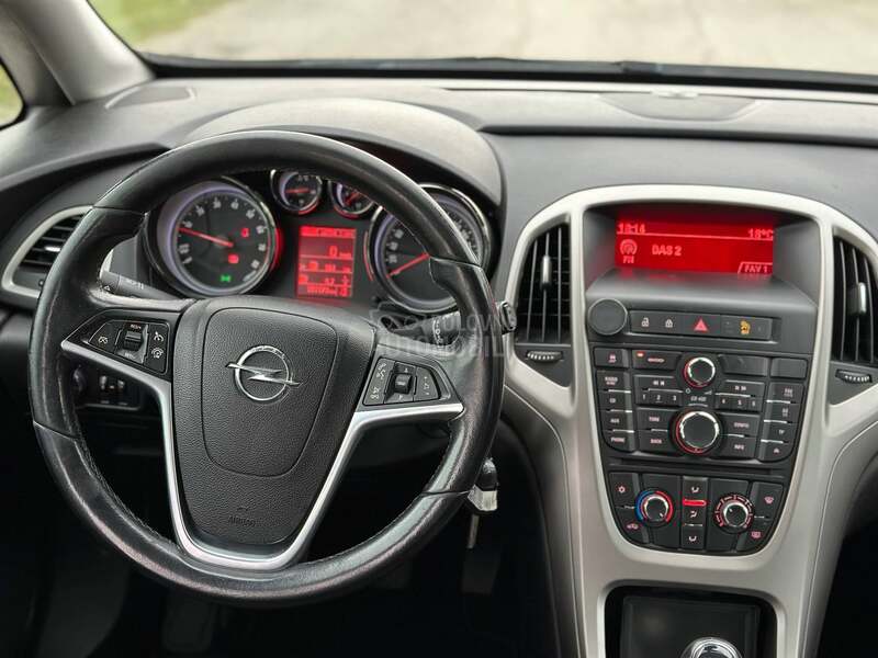 Opel Astra J 1.4 TURBO