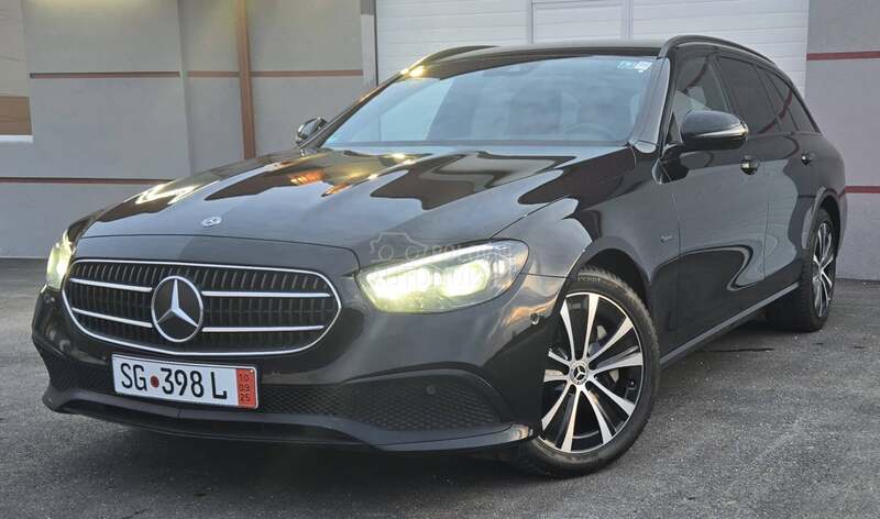 Mercedes Benz E 300 HYB/AVANTGARDE
