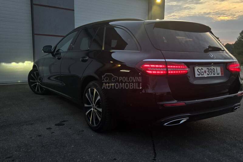 Mercedes Benz E 300 HYB/AVANTGARDE