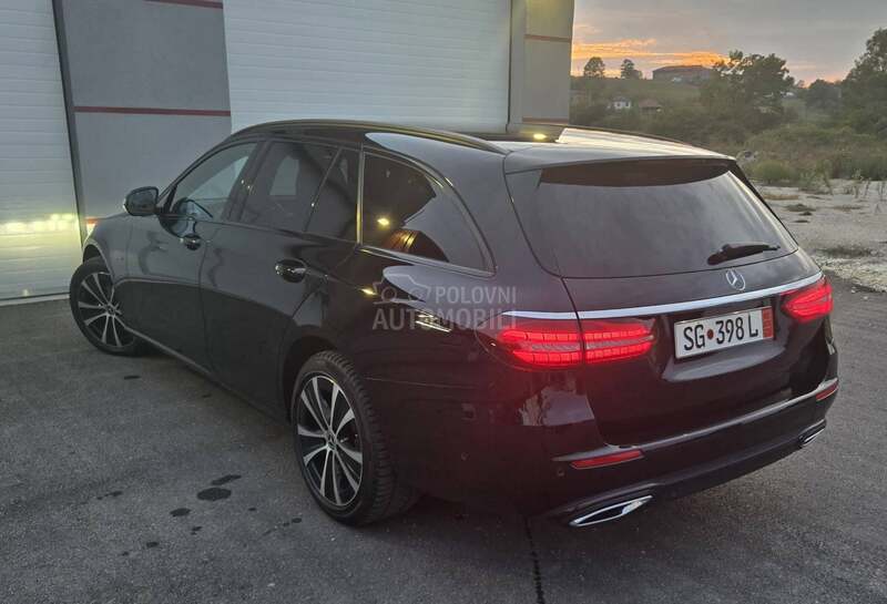 Mercedes Benz E 300 HYB/AVANTGARDE