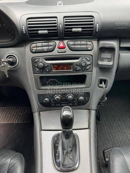 Mercedes Benz C 200 SA TABLICAMA