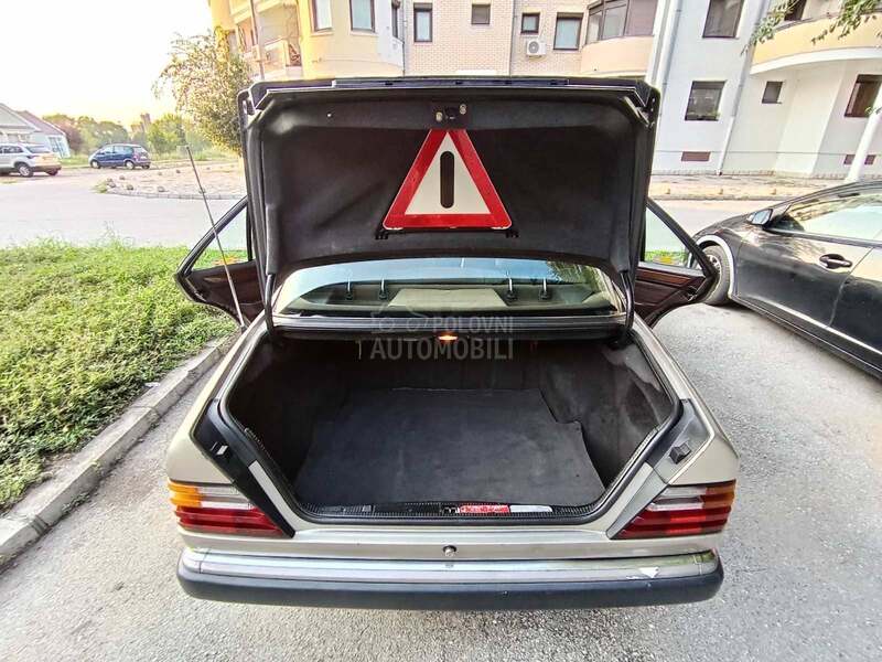 Mercedes Benz E 124 200 D/124