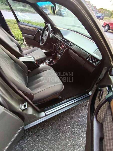 Mercedes Benz E 124 200 D/124