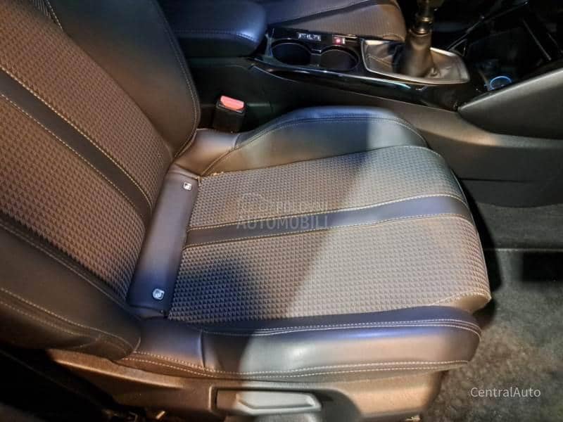 Peugeot 2008 1.5HDI GT perla