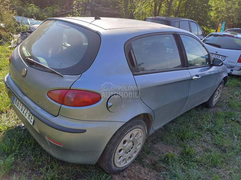 Alfa Romeo 147 1.6 2003. god. -  kompletan auto u delovima