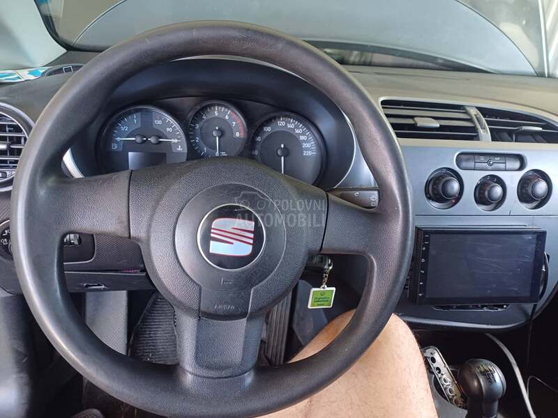 Seat Leon 1.6 2005. god. -  kompletan auto u delovima
