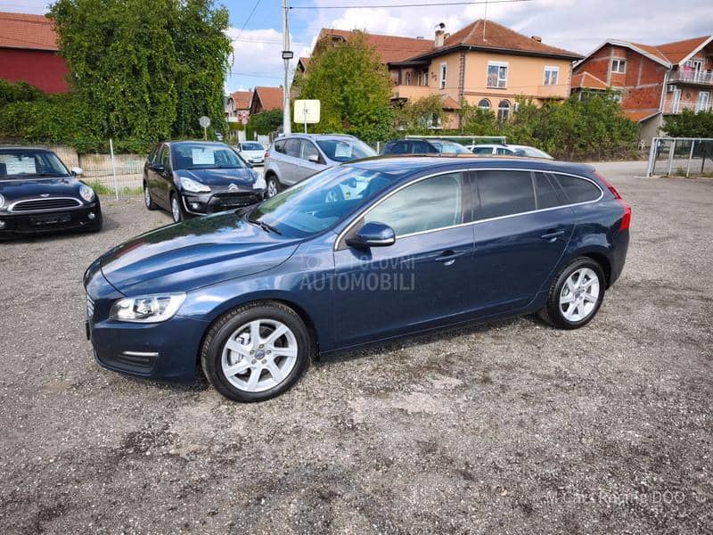 Volvo V60 D5 MOMENTUM
