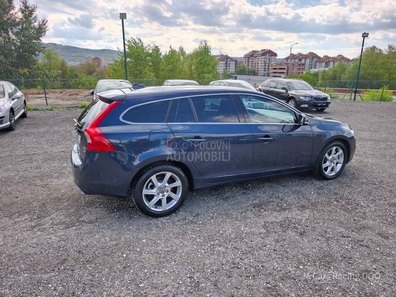 Volvo V60 D5 MOMENTUM