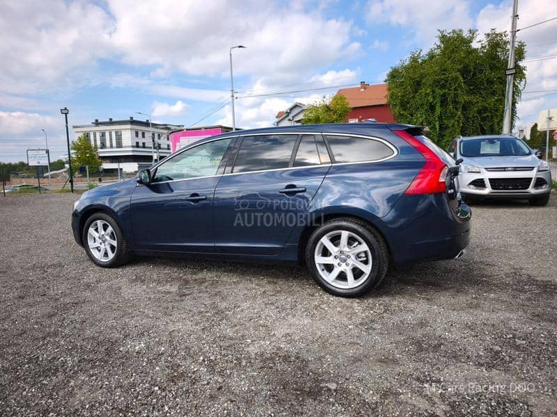 Volvo V60 D5 MOMENTUM
