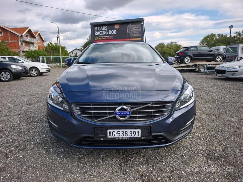 Volvo V60 D5 MOMENTUM